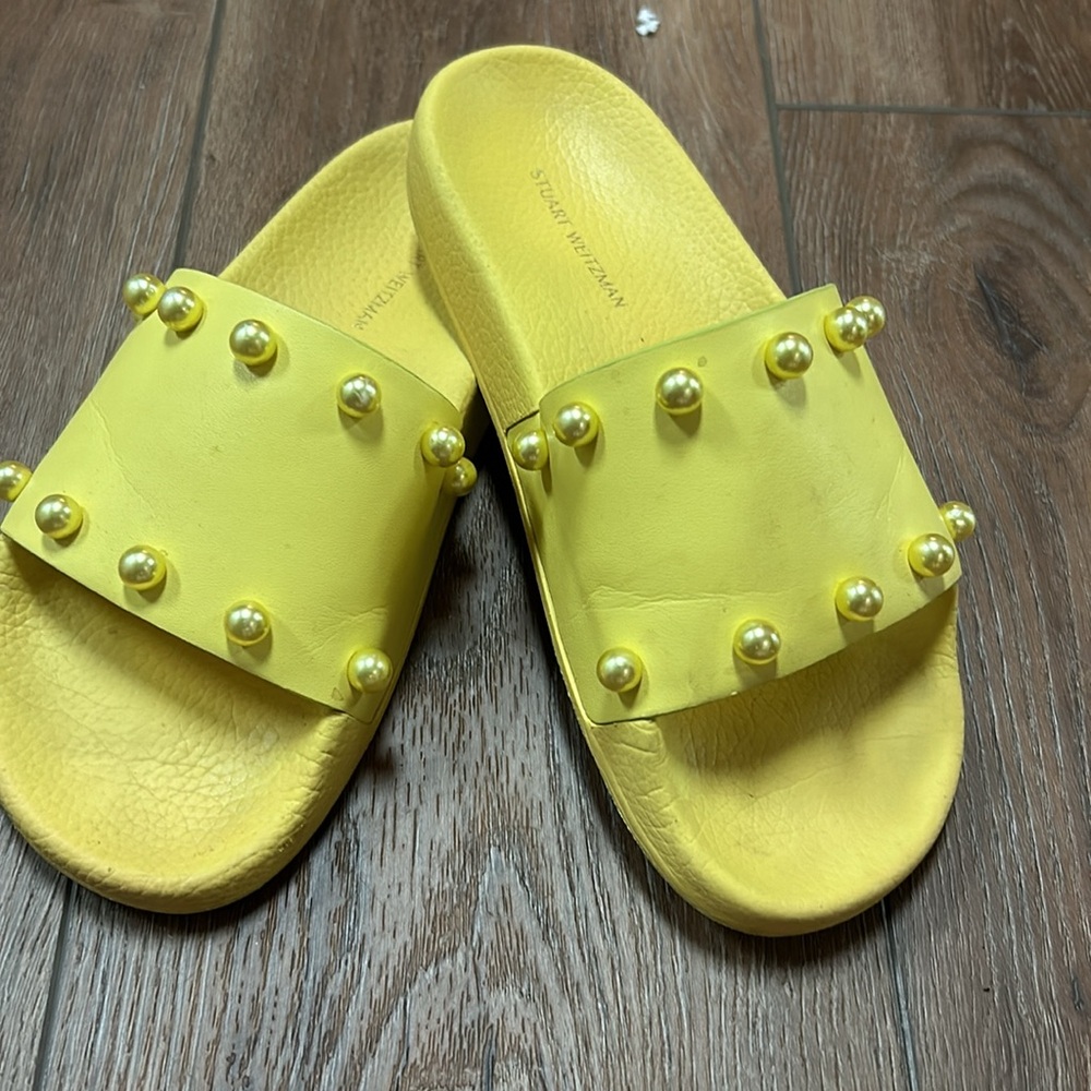 Yellow Stuart Whitman  pearl slides - Picture 2 of 6